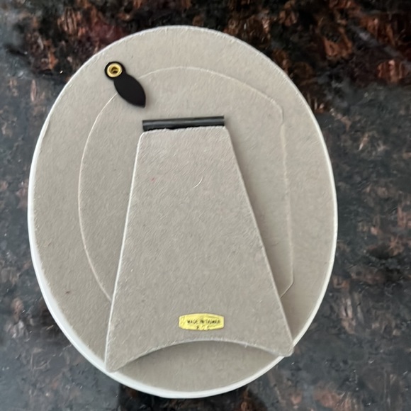 Small Oval Cream Color Floral Picture Frame - Picture 8 of 9